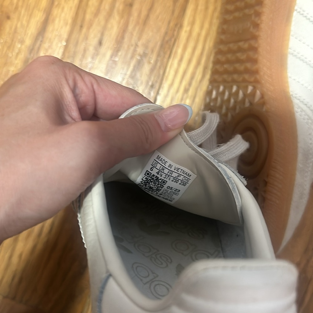 adidas Samba Sneakers in Cream with Gum Sole - Picture 8 of 10